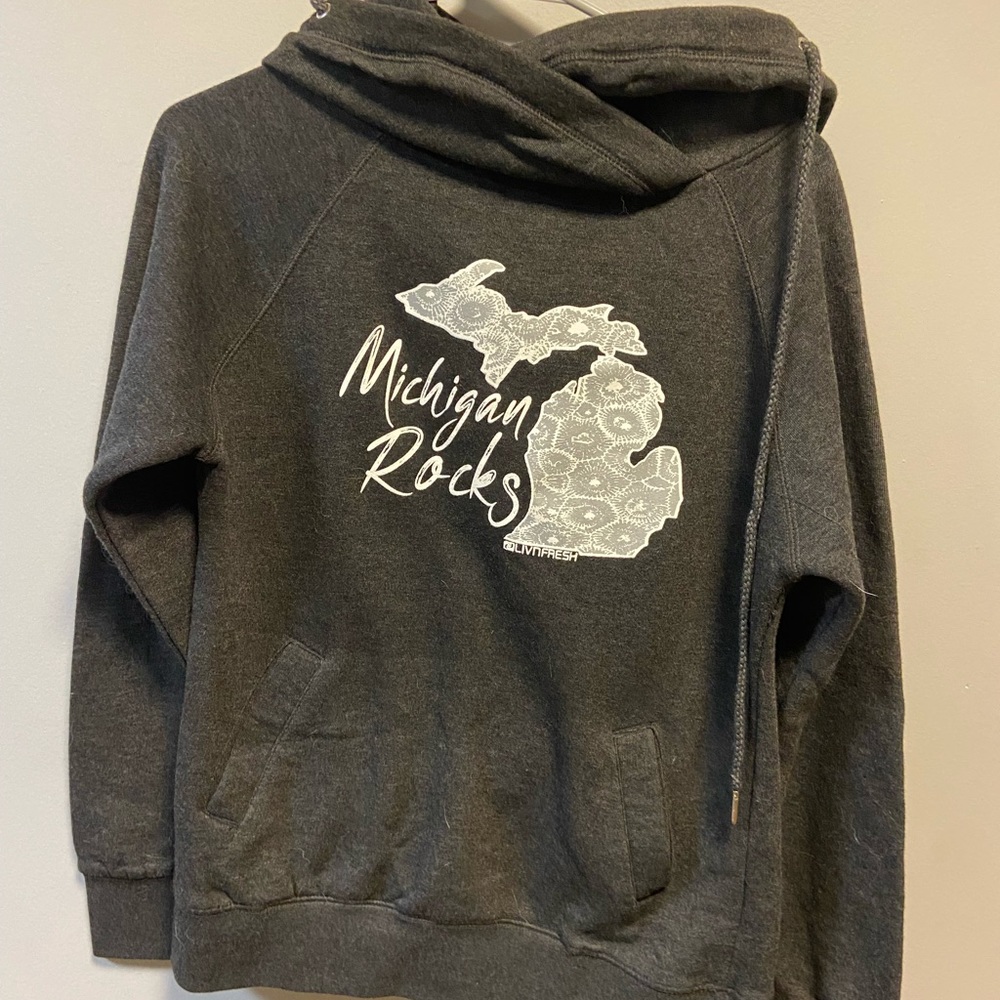 Rock collectors dream! Size S (runs small!) hooded sweatshirt
